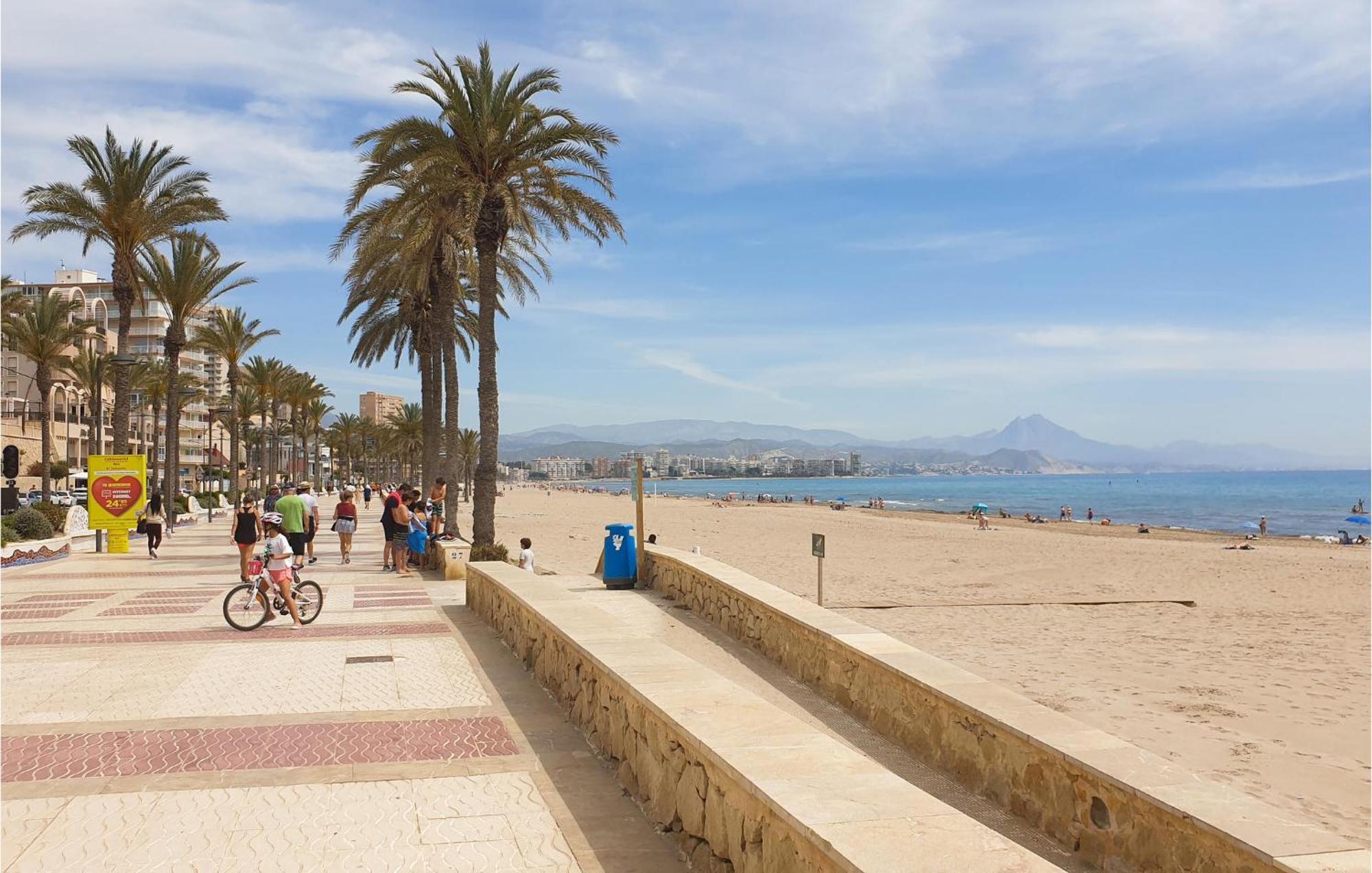 2 Bedroom Cozy Apartment In El Campello Exterior foto